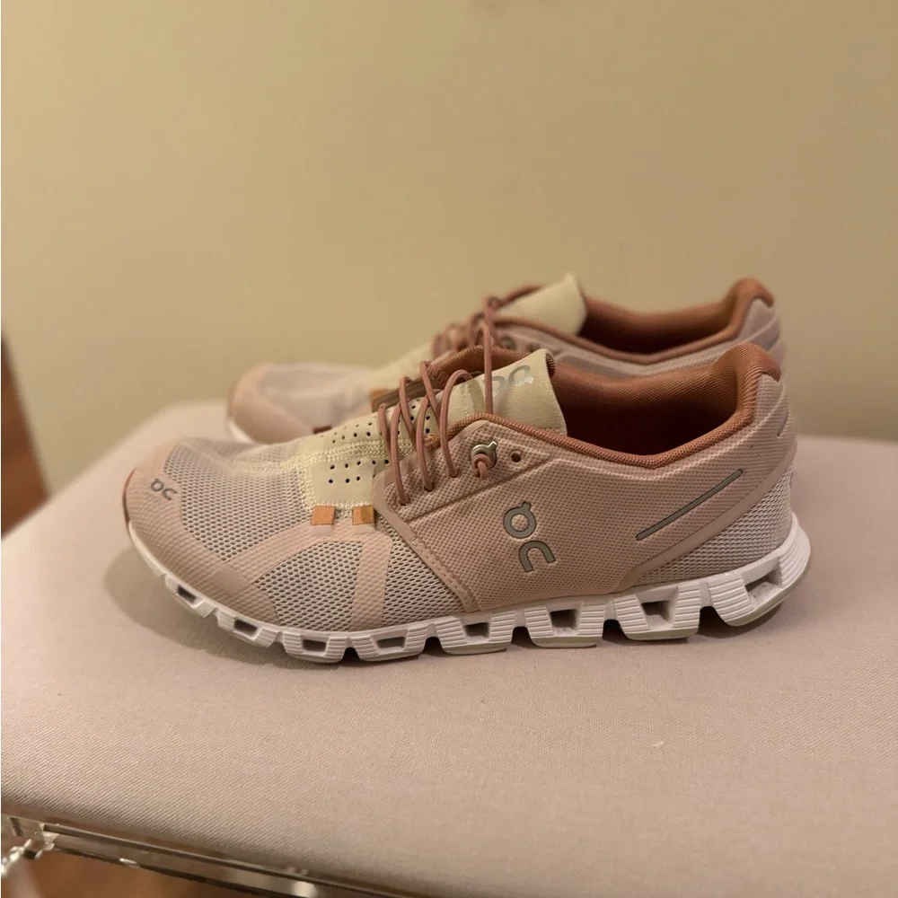 On Running Sand and Brown Sneakers - Picture 2 of 6